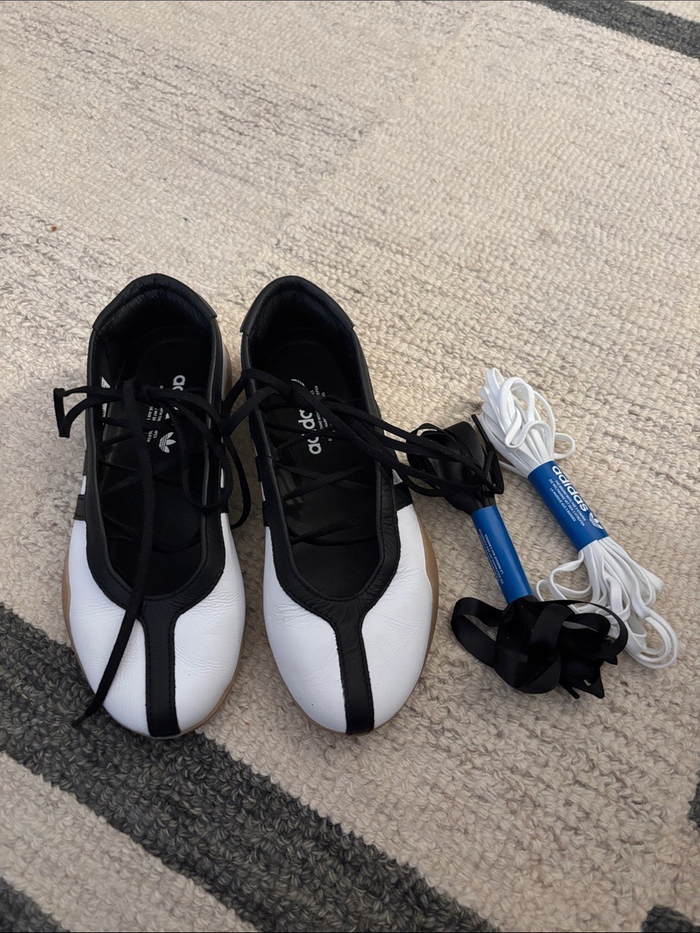 adidas Taekwondo Mei Ballet Shoes JR7030 5 fits 5.5 - Picture 3 of 4
